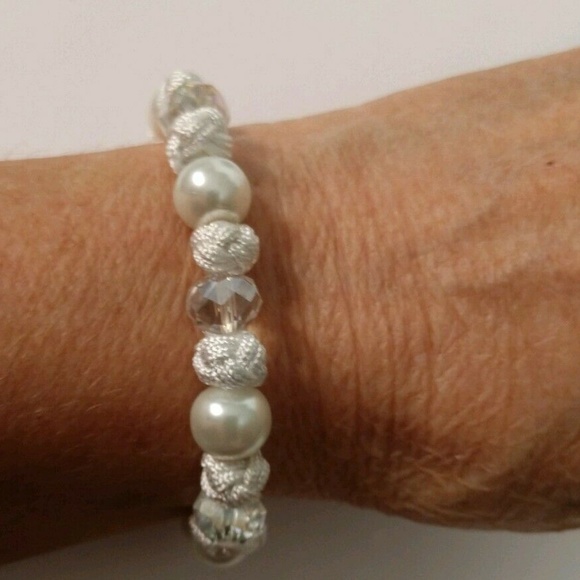 Bracelet No Metal White Pearl/Clear Crystal SPECIAL Design Hand-Made - Picture 3 of 5